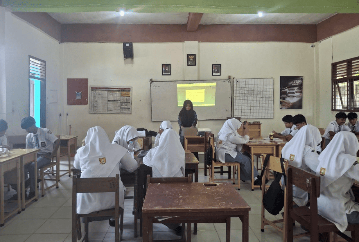 Safina Zuhra teaching history lesson in classroom